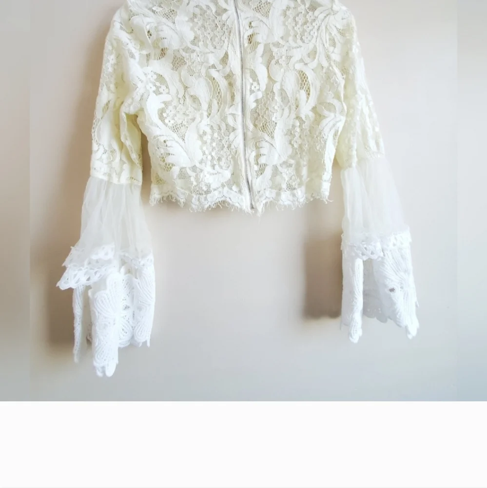 Lace Crop Top with Tulle Bell Sleeves Chelsea size small  like new without tag - Picture 7 of 12